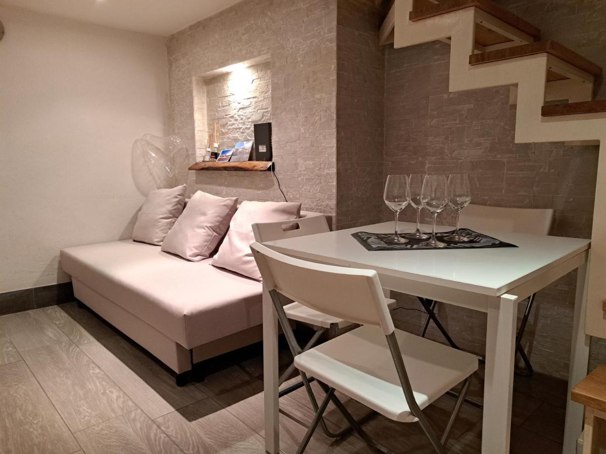 Toledo 27, A Due Passi Da Piazza Del Plebiscito Apartment เนเปิลส์ ภายนอก รูปภาพ